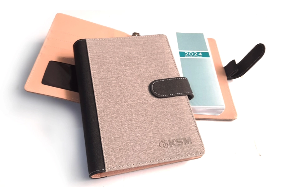 Sổ da cao cấp A6 PU phối màu dập chìm logo in ấn theo yêu cầu.